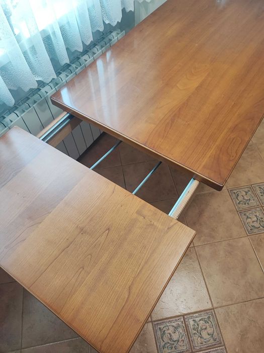 Масивна трапезна маса 140 на 80 и 4 стола