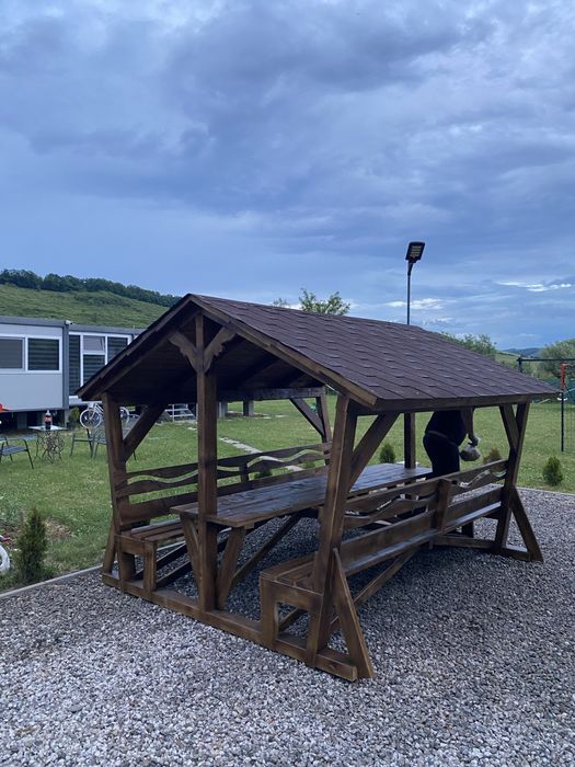 Foisor de gradina din lemn cu masa si banci