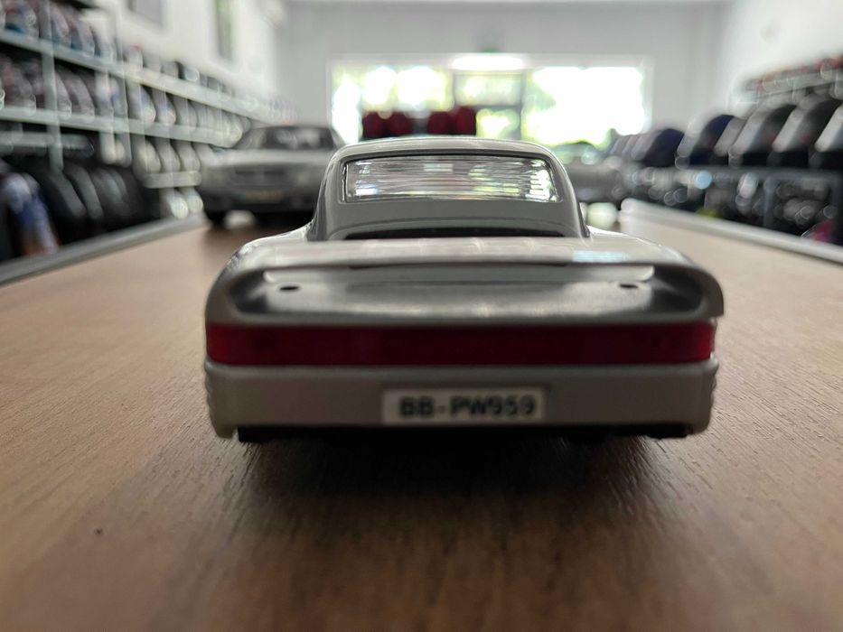 Метална колекционерска количкa BBURAGO  PORSCHE 959  мащаб 1:24