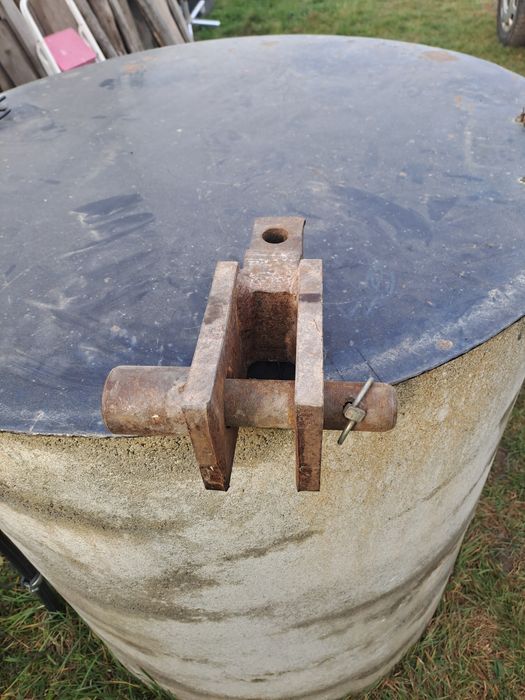 Vând cupla pentru remorca de tractor