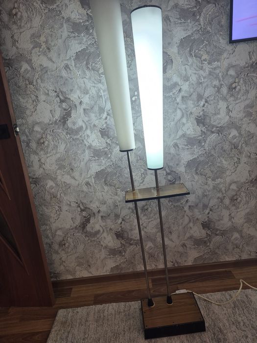 Продам напольную лампу