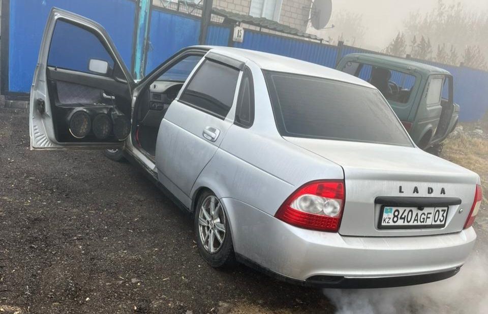 Продам приору люкс