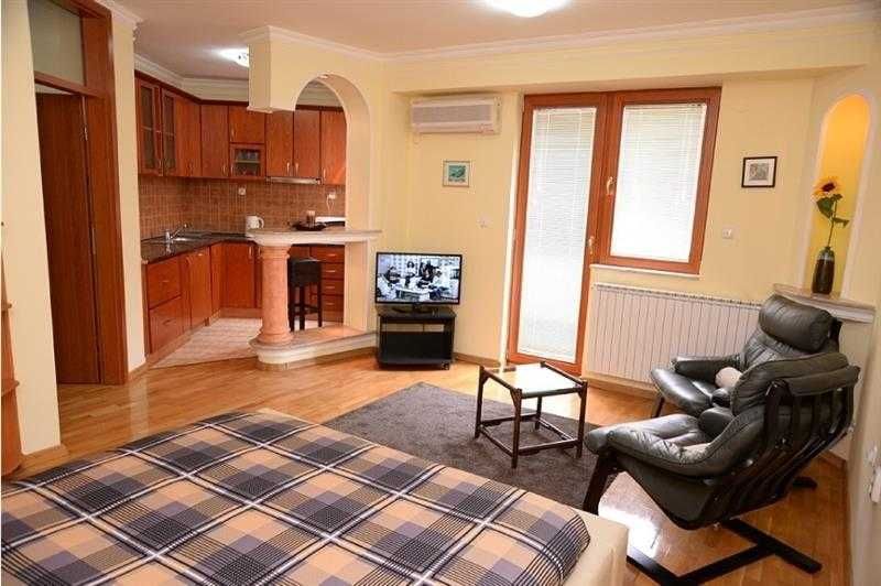 Дава се под наем Едностаен апартамент в Пловдив, Център - 34 кв.м за 153 € - Снимка #6