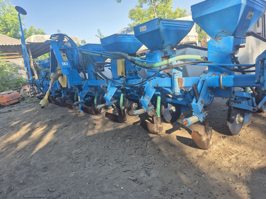 Vând semanatoare porumb SPC 8 FS