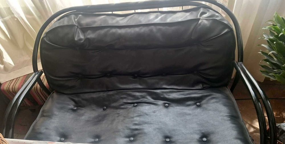 диванче с маса