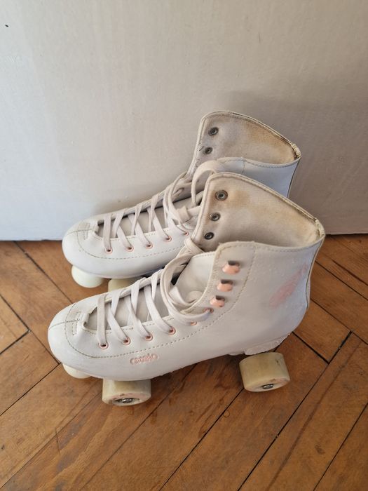 Ролкови кънки в бял цвят