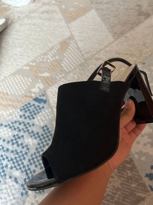 Продаю женские туфли