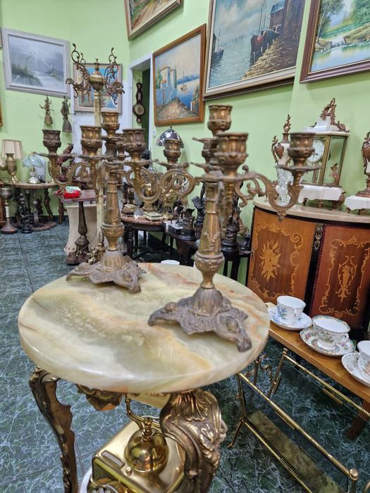 Чифт красиви антикварни френски бронзови свещници