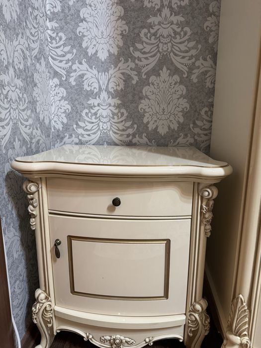 Продаю Спальный гарнитур