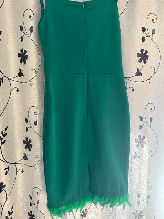 Rochie verde cu pene
