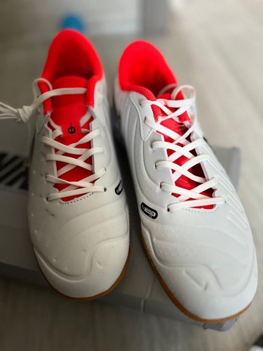 Продается футзалка 40 размер маломерка