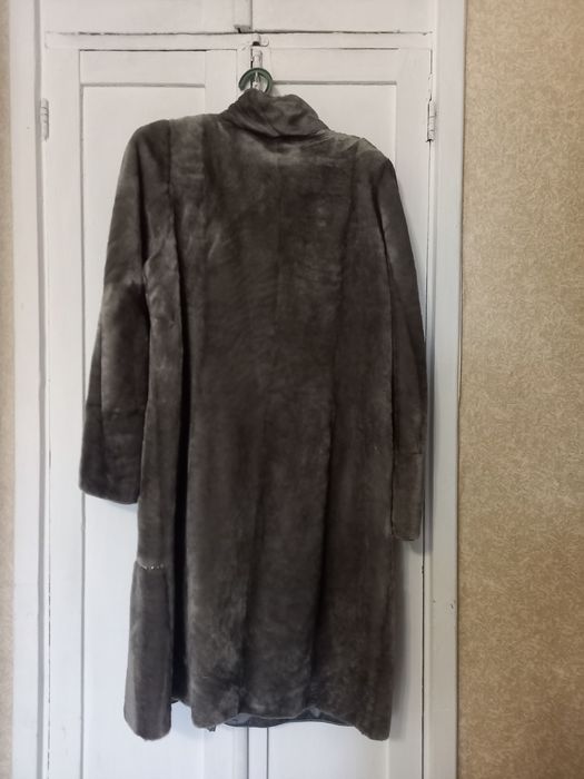 Шуба мутоновая натуральная.