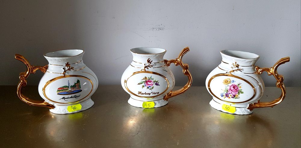 Obiecte decorative vechi din porțelan