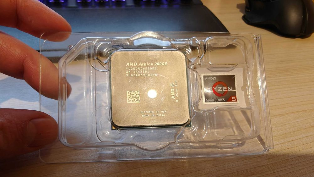 Процесор AMD Athlon 200GE AM4 + Wraith Stealth охладител