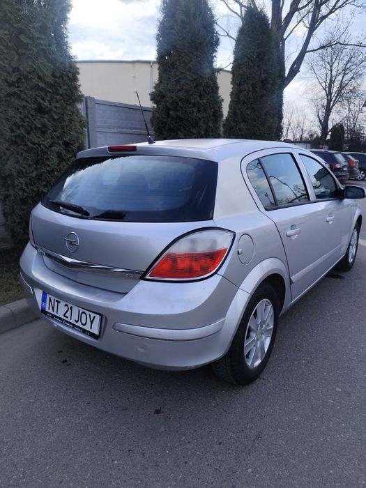 Opel Astra H model 2008 (facelift), motor 1.6 benzină, 84 kW