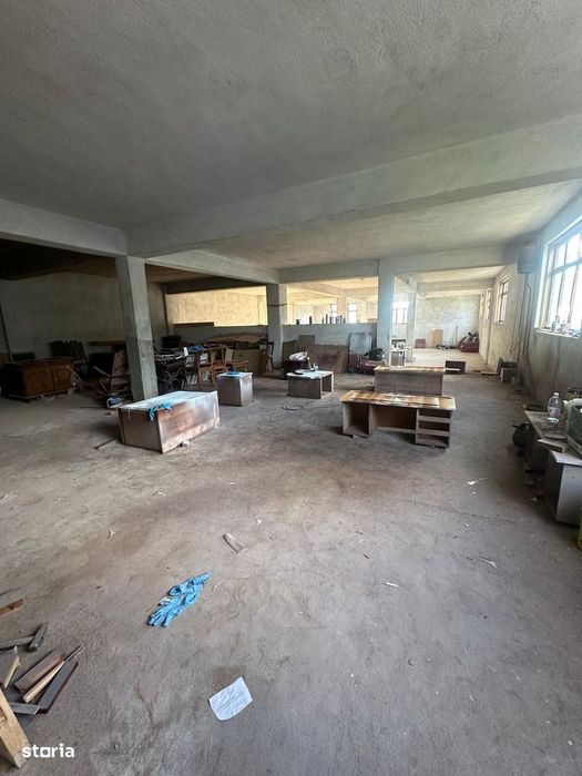 Casa/Hala 1000 mp p+1+m si cabana 130 mp, teren 977, 3 km  de Pitesti