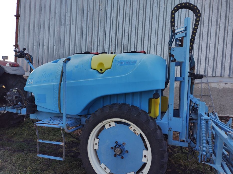 Пръскачка 2000 литра.