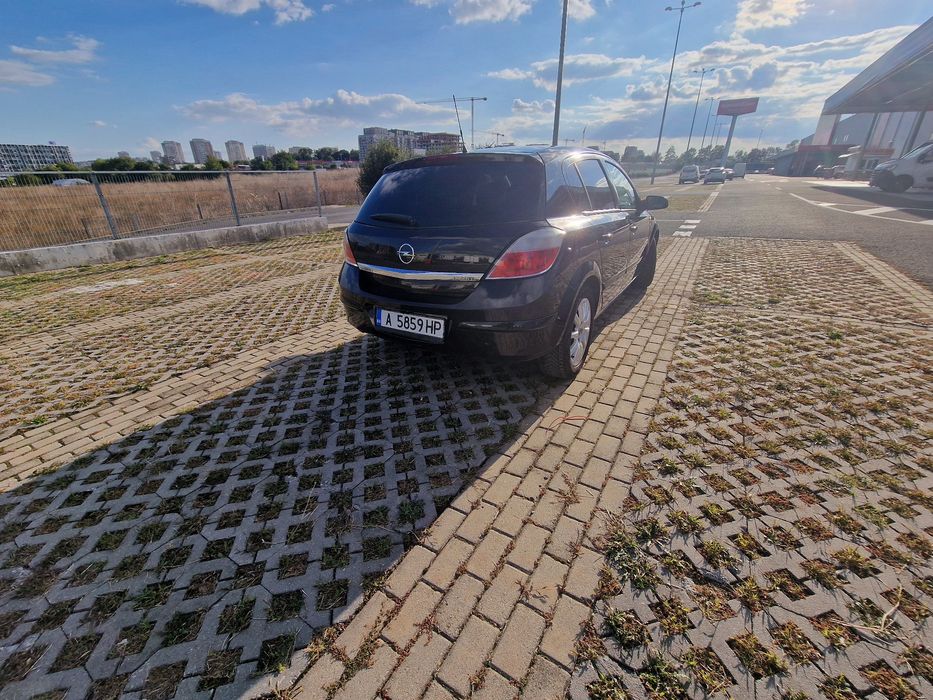 Продавам опел астра х 1.7 101 дизел 2006 година