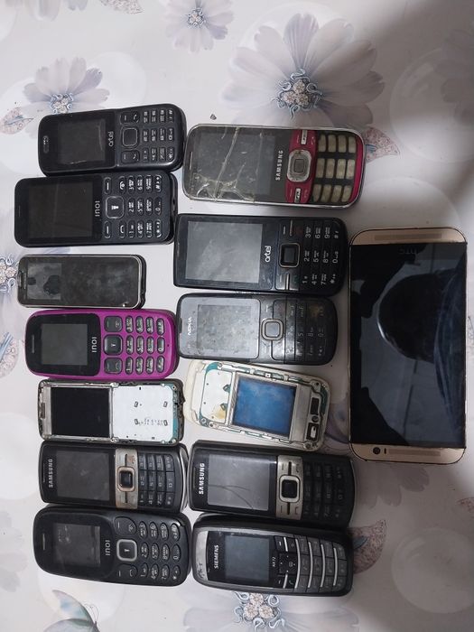 Телефоны мобильники.
