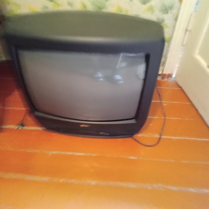Продам телевизор Самсунг оригинал, пр-во Ю.Корея,20000т.р-н депо Локом