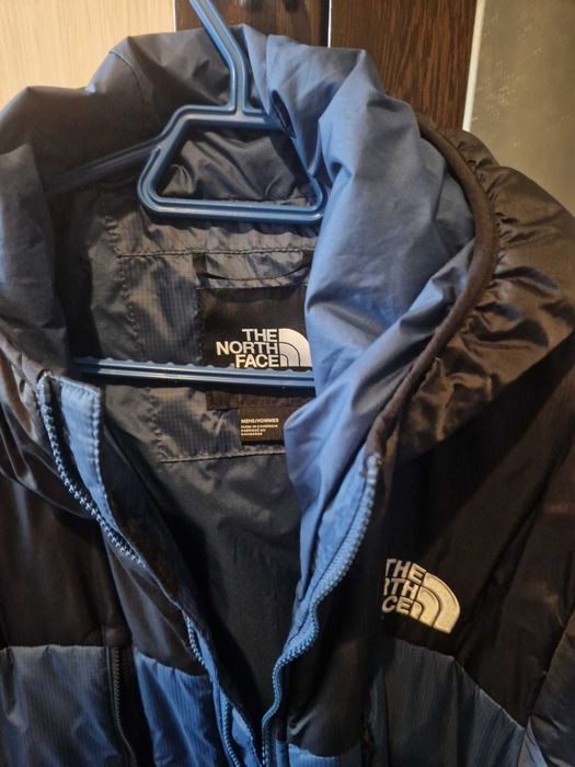 TThe North Face Himalayan яке с цветова комбинация от синьо и черно.
