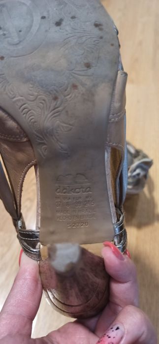 Елегантни обувки на ток