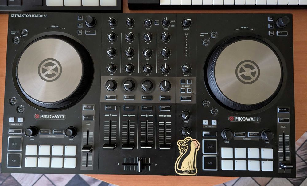 Native Instruments Traktor Kontrol S3 - Controller DJ 4 Canale