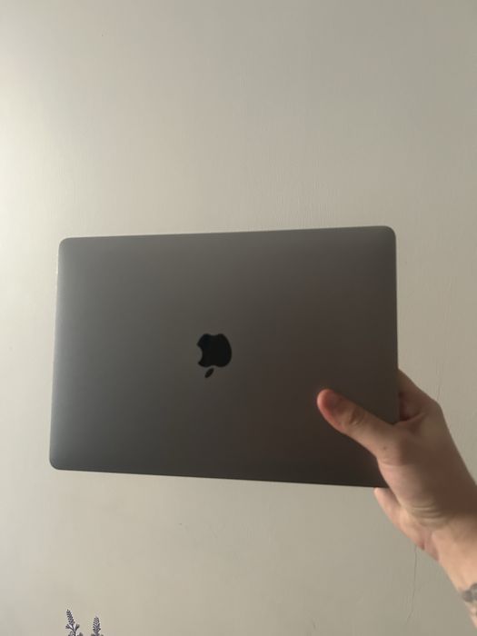 Продаю Macbook Air