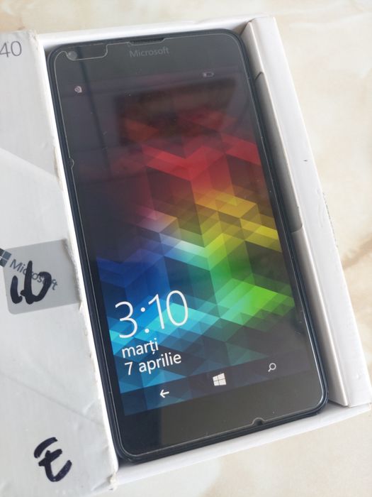 Vând Nokia Lumia 640 codat VodafoneRO (la cutie) //poze reale
