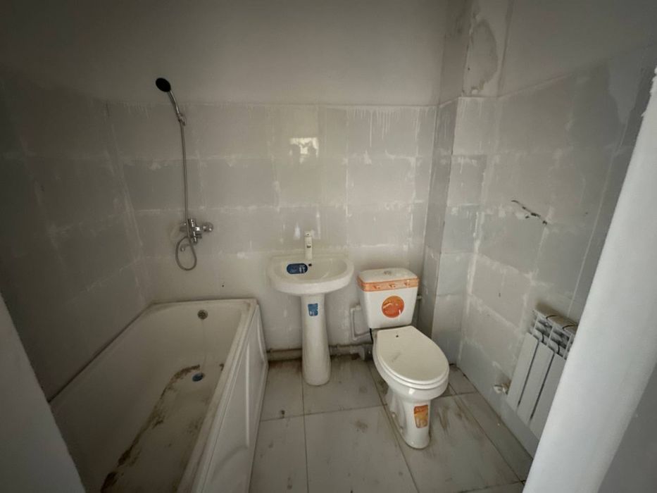 Тахиаташ районы центр 2 хана,     1 этаж магазин кылыу ушын колай