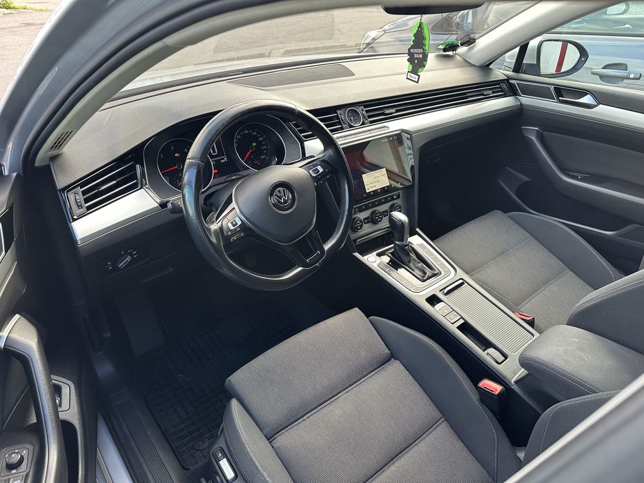 Inchiriez Microbuz 8+1 locuri. Inchiriere autoturism Campina