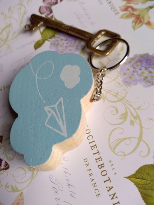 Нов дървен ключодържател