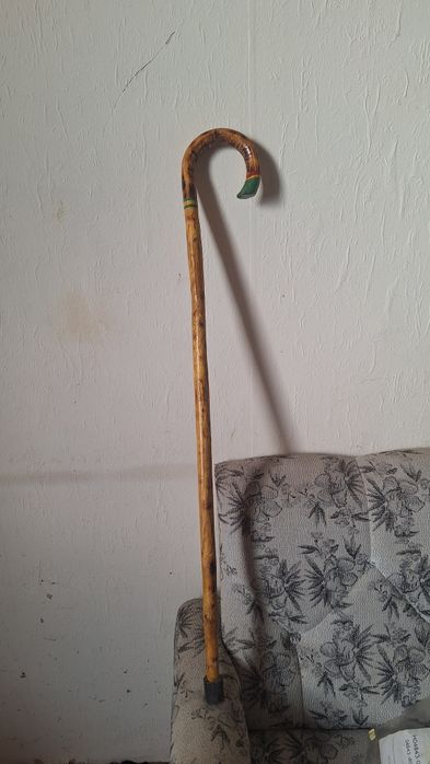 Бастун дървен продавам