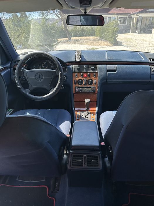 Mercedes- Benz E 300  3.0 D  automatic