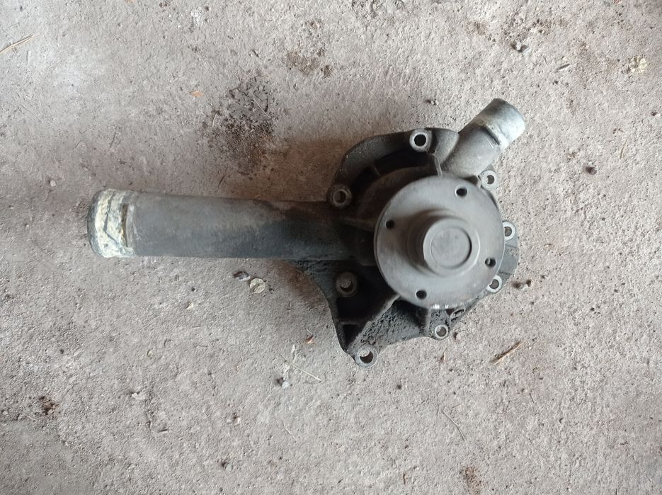 Продам помпу Mercedes C класс, W202