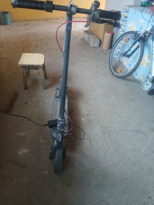 Vând trotineta electrica Xiaomi electric scooter4