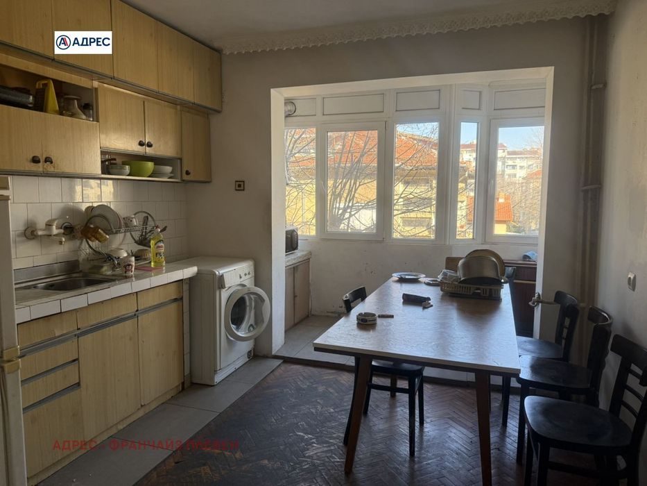 Продава се Тристаен апартамент в Плевен, Идеален център - 96 кв.м за 957 €/кв.м - Снимка #1
