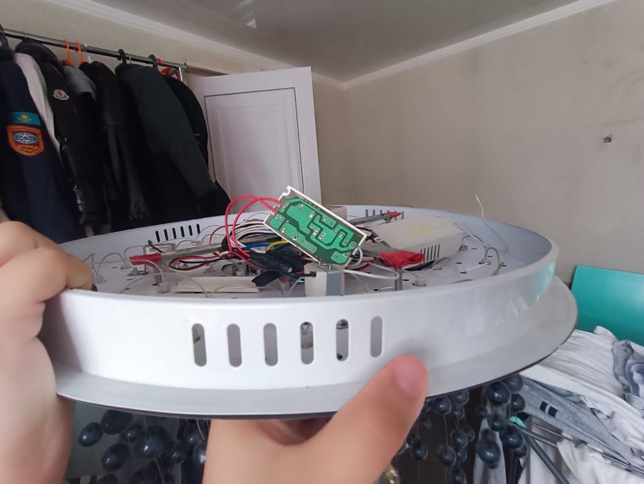 Люстра современная музыкальная