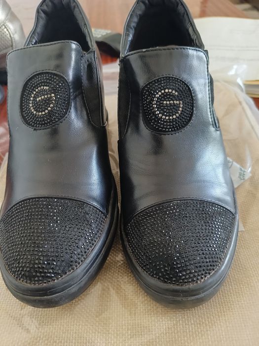 Женская обувь и туфли