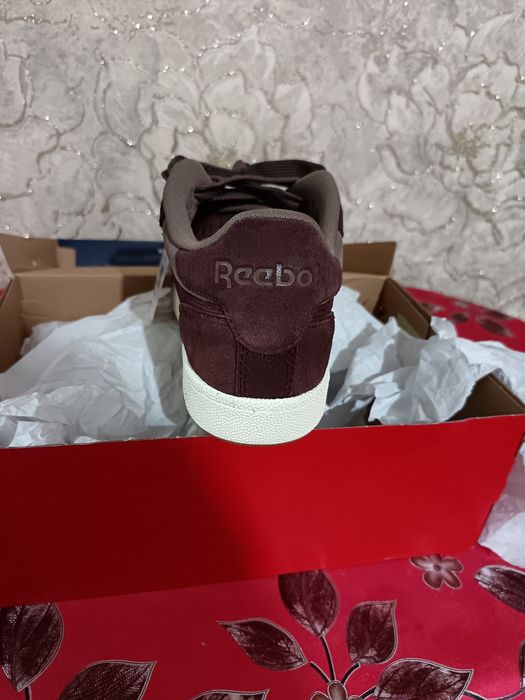 Vând adidași Reebok