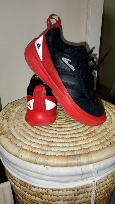 Маратонки Адидас Само пробвани с кутия 42 номер