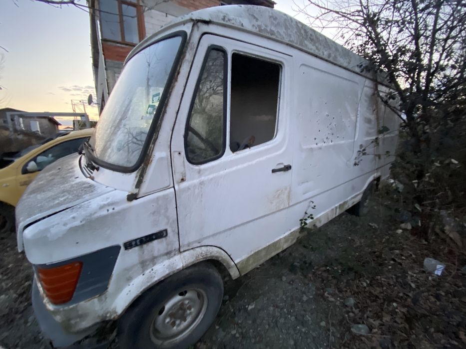 Мерцедес 207 и 308 на части