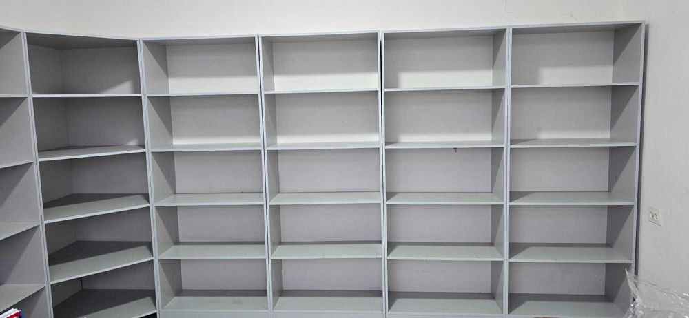 Дуконга мебель сотилади.