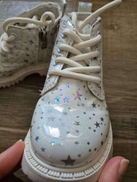 Бежови Детски Боти