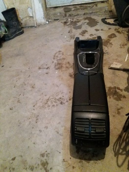 Merscades benz w211 bar