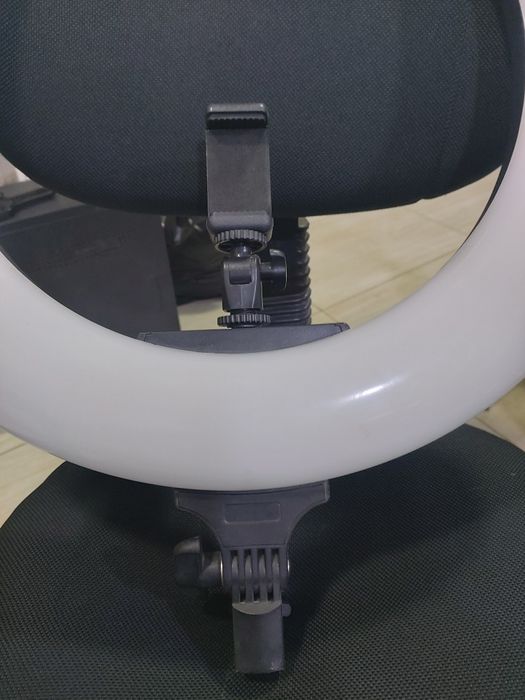 Большой кольцевая светодиодная лампа.