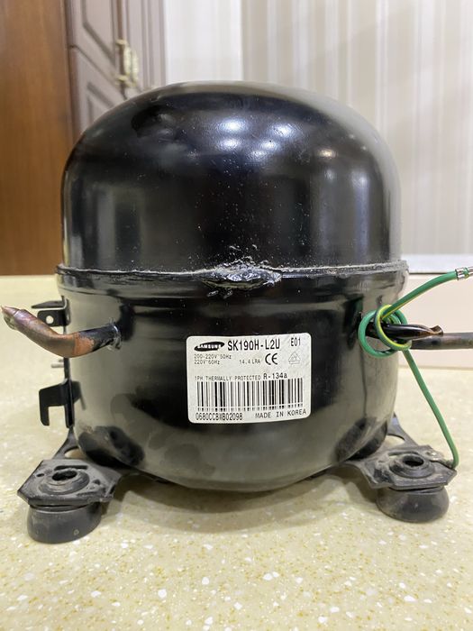 Продается мотор холодильника корейский