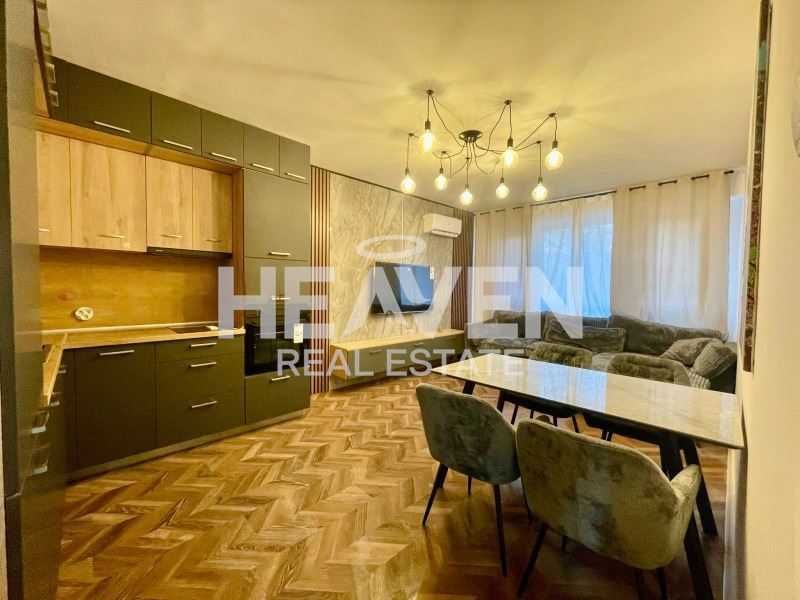 Продава се Тристаен апартамент в Пловдив, Център - 70 кв.м за 2057 €/кв.м - Снимка #1