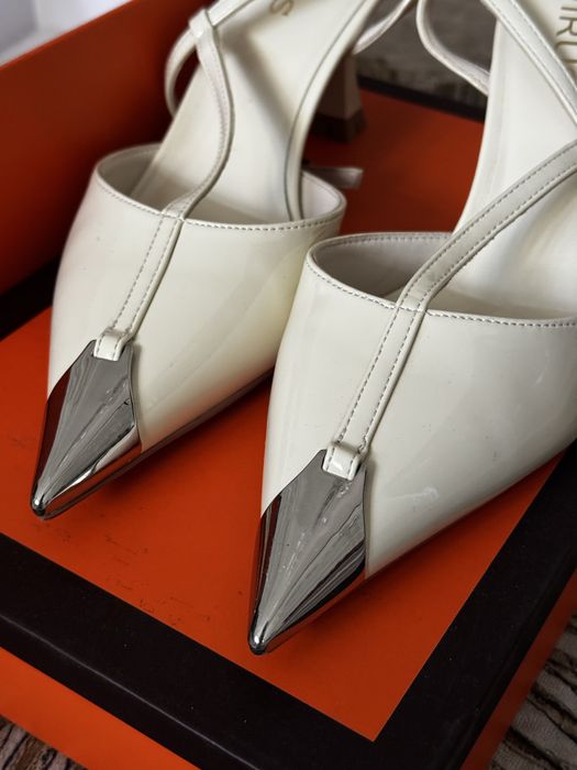 Стильные белые туфли