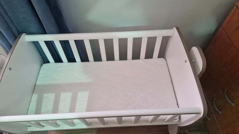 Дървено легло-люлка Lorelli и подарък матрак и спален комлект
First Dreams+подарък